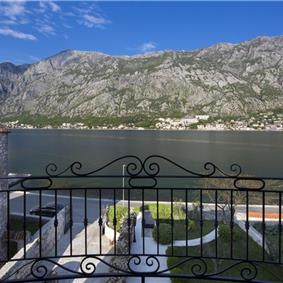 5 bedroom bayside villa with pool near Kotor, sleeps 12